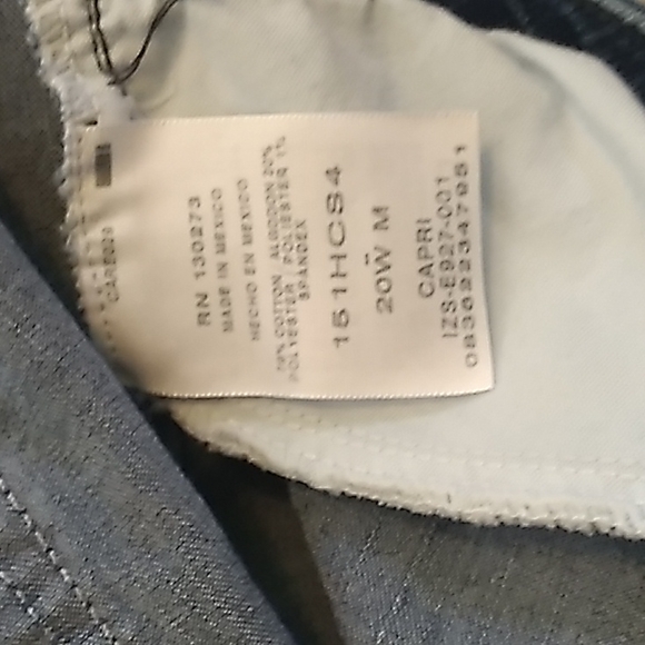 Women's Lee Capris, Size 20W - Picture 4 of 7